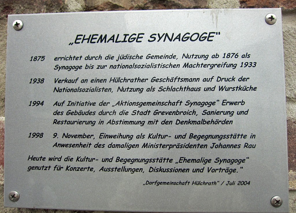 Eine Informationstafel am Eingang der Synagoge in Hülchrath (2014)