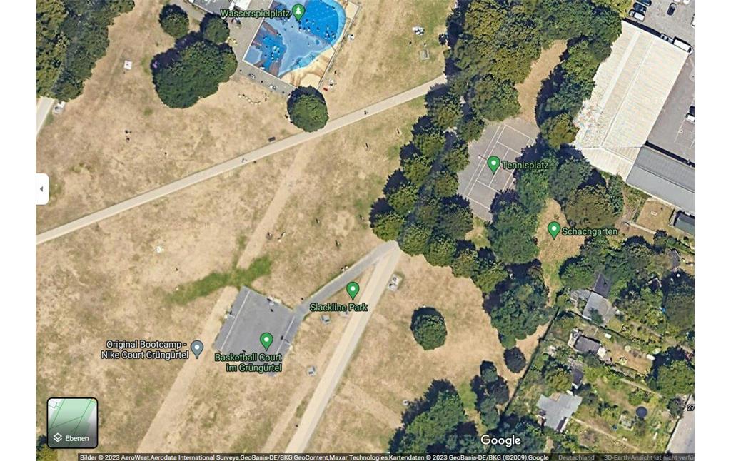 Darstellung des früheren "SABENA-Heliport"-Landeplatzes in Köln auf dem Luftbild unter Google Maps (2023): Ausgewiesen sind am Ort des einstigen Internationalen Hubschrauber-Flugplatzes ein Tennisplatz, ein Slackline Park und ein Basketball Court.