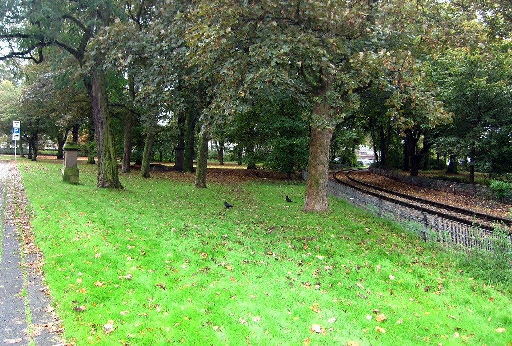 Das zum Teil mit Bahnanlagen überbaute Gelände an der "Alten Friedhofstraße", in dessen Nähe sich einst der jüdische Friedhof in Uerdingen befand (2014).
