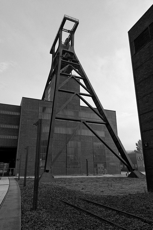 Schachthalle und Fördergerüst von Zollverein 12 von Süden aus gesehen, 2008