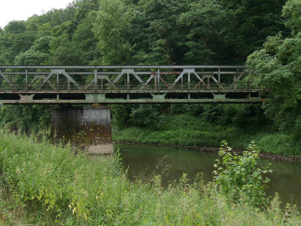 Westansicht der Eisenbahnbrücke bei Runkel (2017)