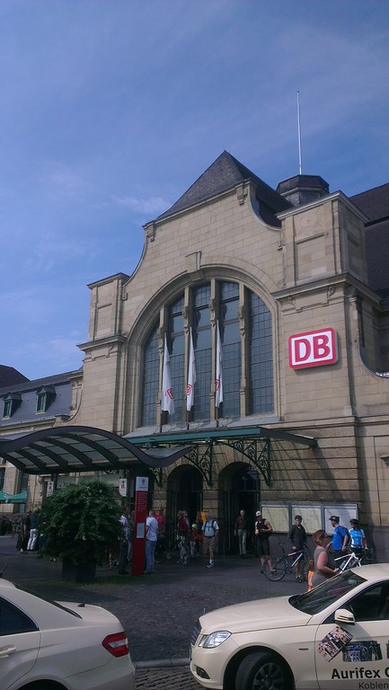 Teilansicht des Empfangsgebäudes des Koblenzer Hauptbahnhofs (2014)