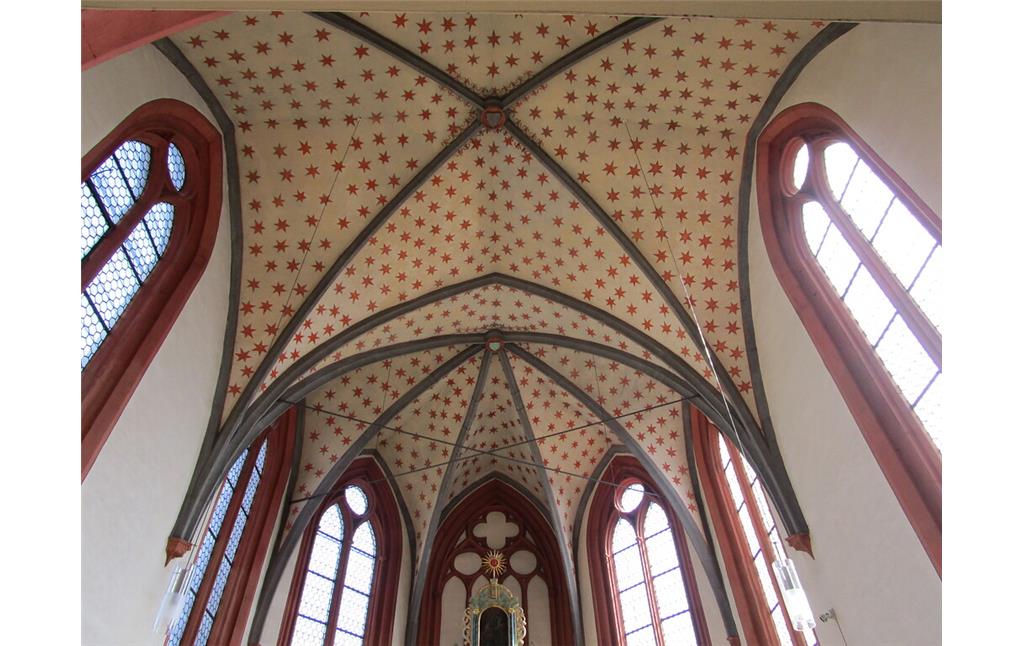 Mutter-Rosa-Kapelle in Oberwesel (2016): Das Gewölbe der Kapelle.
