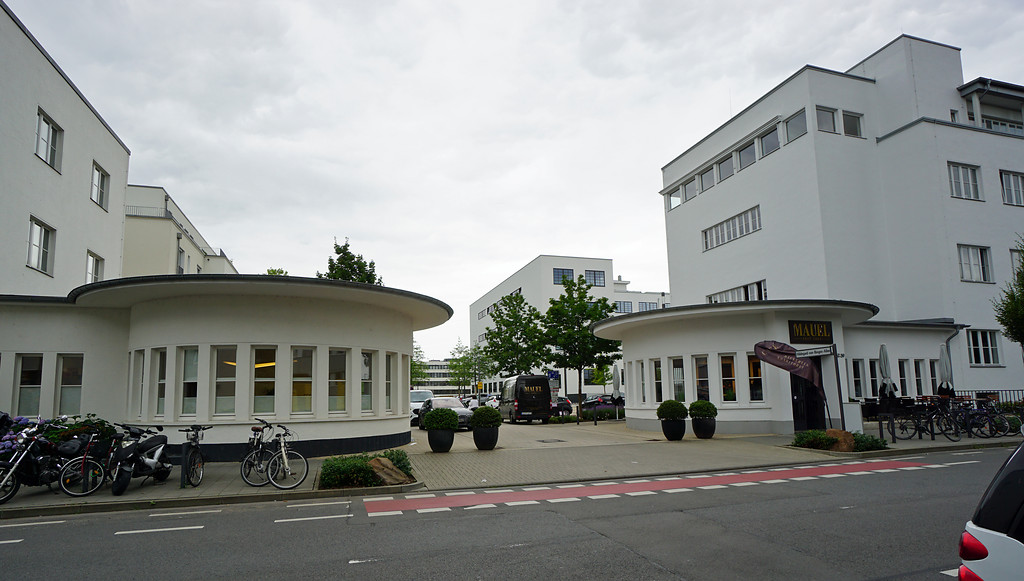 Ehemalige Pförtnerhäuser der Chemischen Werke Siegel Co. ("Sidol-Werke") in Köln-Braunsfeld (2018).