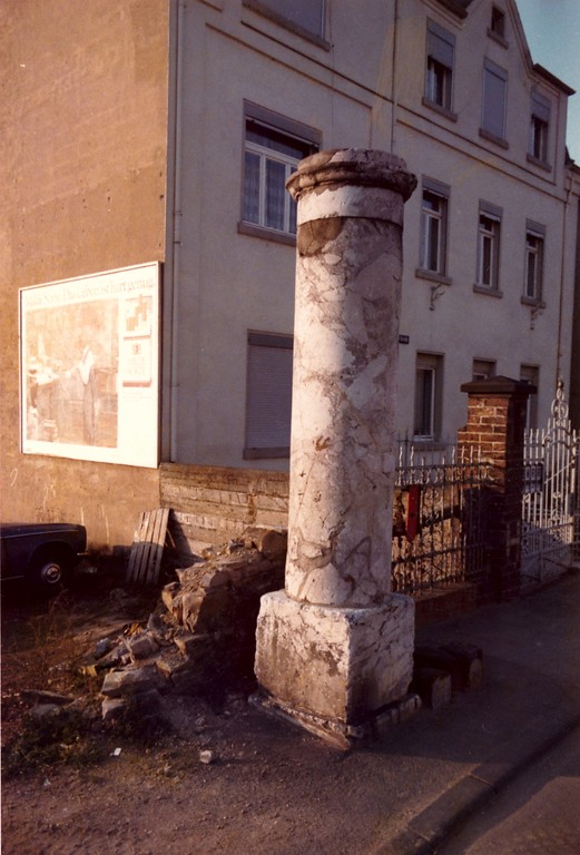 Grenzsäule aus dem Herzogtum Nassau in Niederlahnstein (1980)