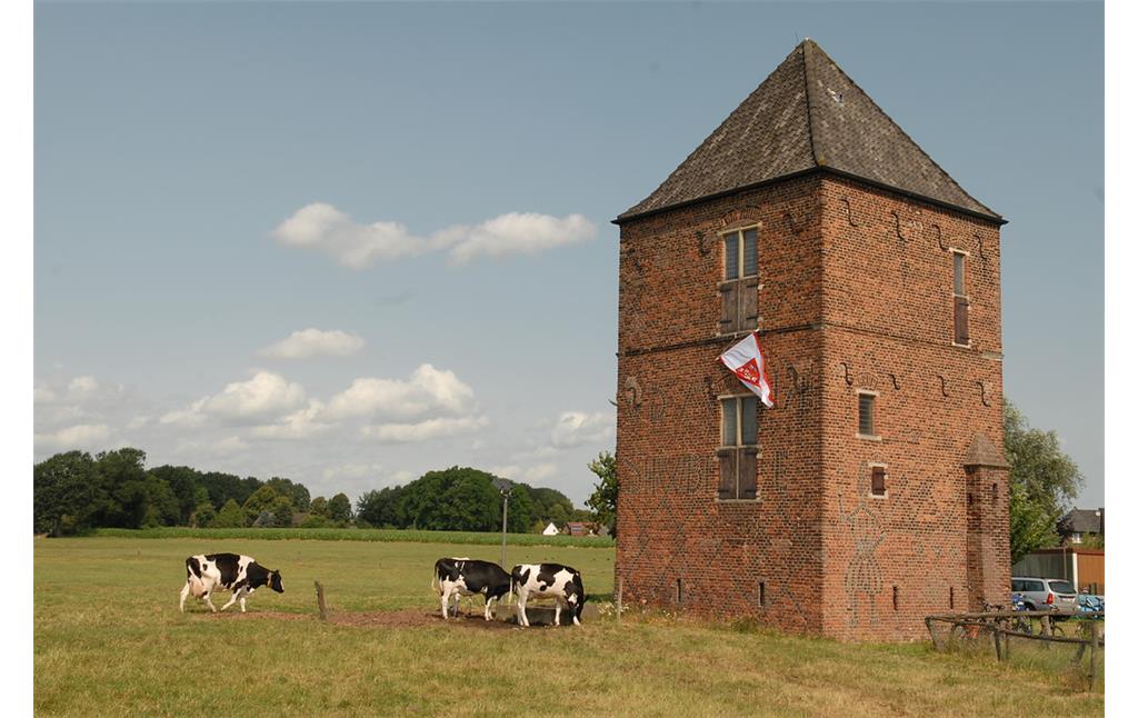 Ansicht der Süd- und Ostseite des Battenbergturms am Buschkampshof bei Rees-Haldern (2008)