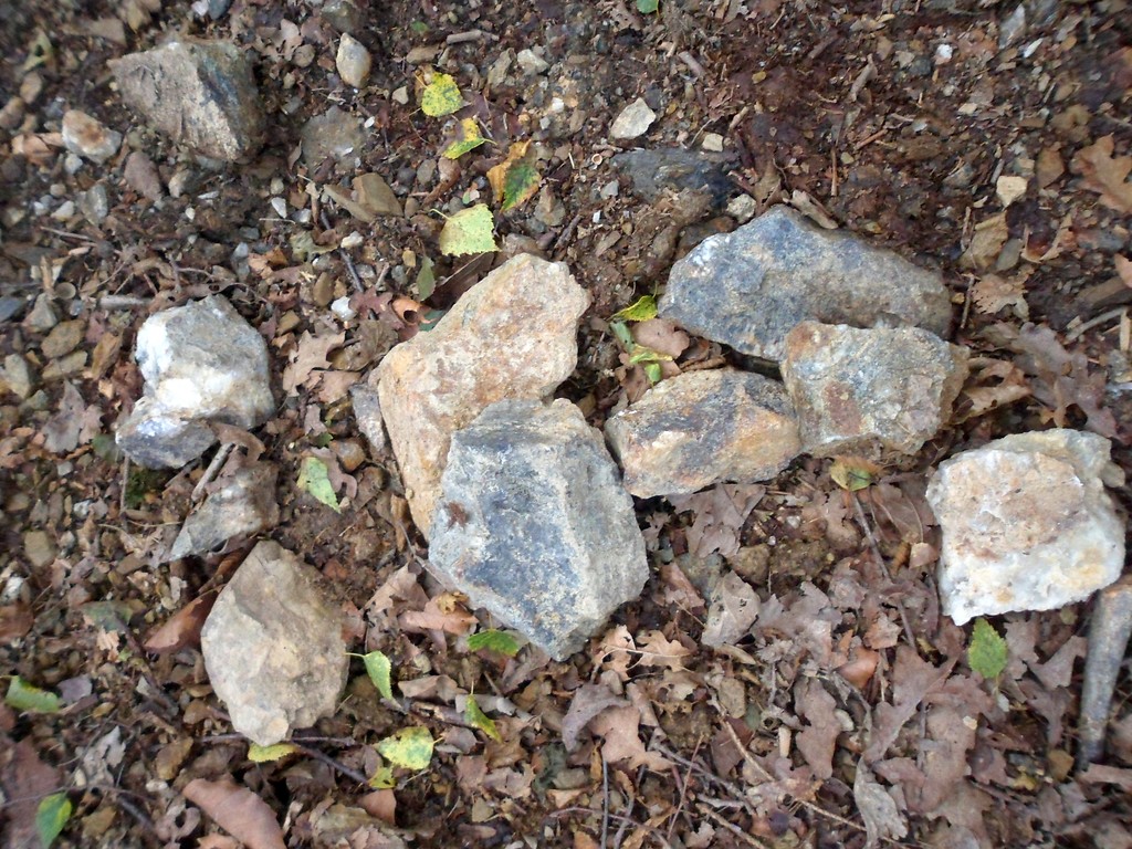 Gestein des oberen Stollens der Grube Silberseifen im Walbachtal bei Roßbach (2014).