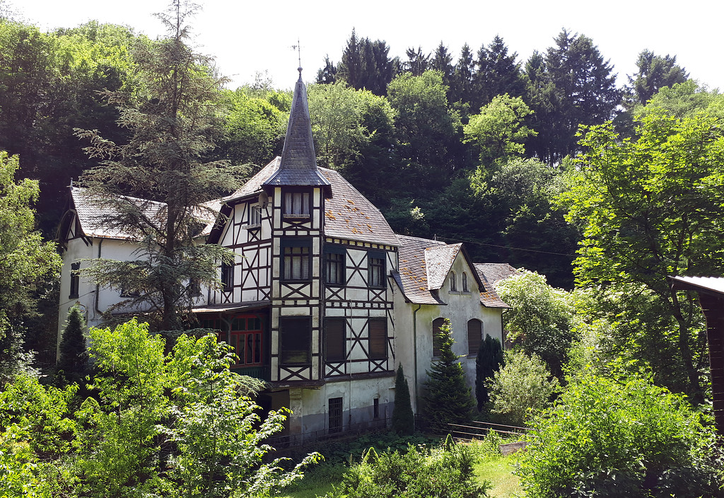Ansicht der Villa Margarethe im Pommerbachtal bei Wirfus von Nordosten (2017).