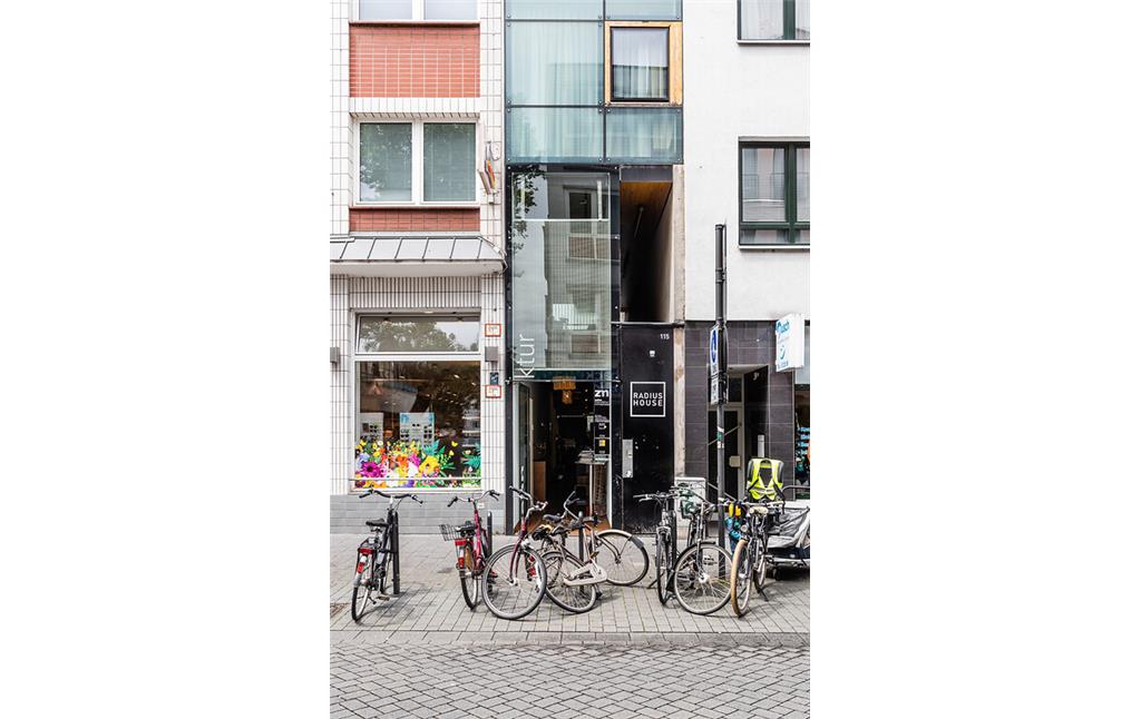 "Das schmalste Haus von Köln" im Eigelsteinviertel (2021)
