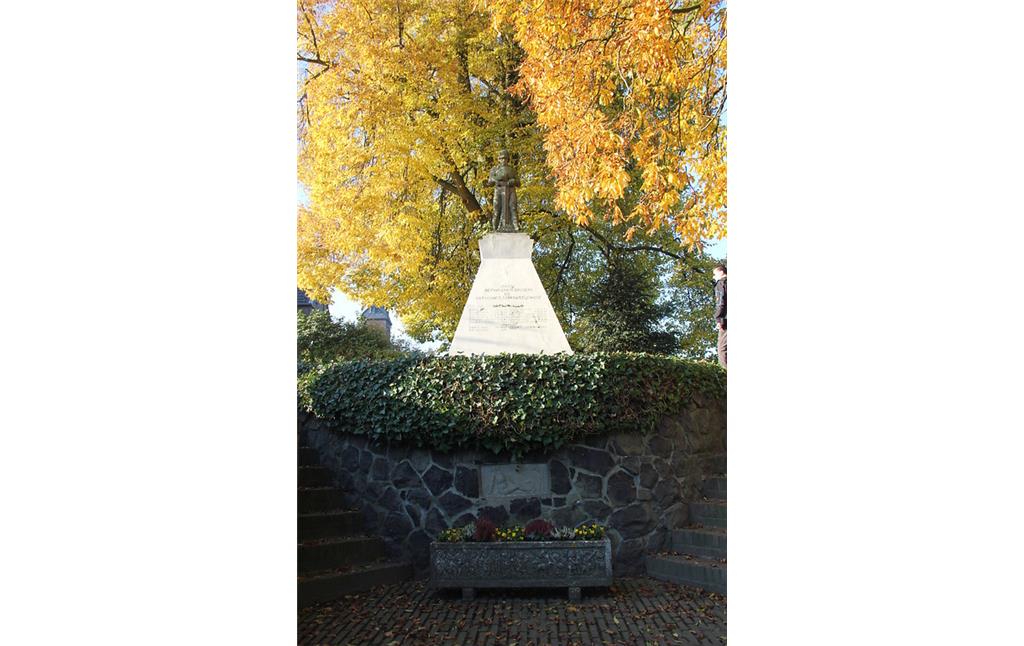 Denkmal für die Gefallenen des Zweiten Weltkrieges von der Ortschaft Kleve-Schenkenschanz (2015).