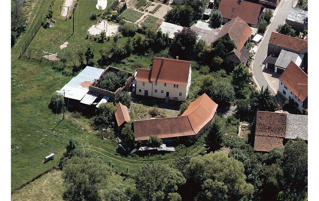 Luftaufnahme Burgstelle und Schloss Imsweiler (2023)