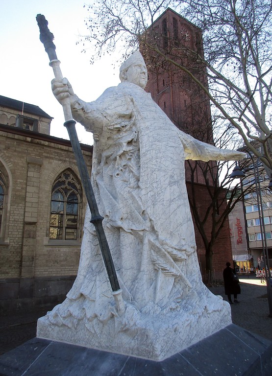 Das Denkmal des heiligen Severin in der Spielmannsgasse in Köln-Altstadt-Süd (2019).
