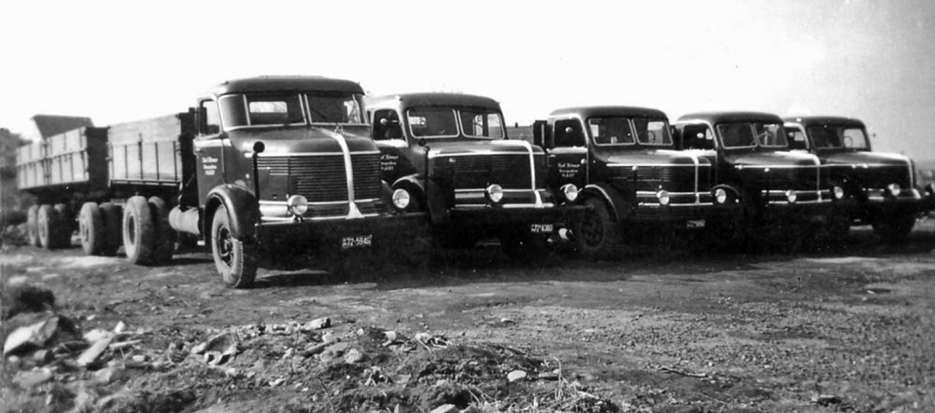 Die LKW-Flotte von Karl Körner auf dem Abstellplatz am Haans Loch in Plaidt (1950er Jahre)