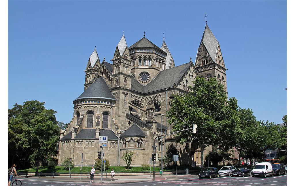 Die Herz-Jesu-Kirche in Koblenz, Ansicht von Südosten (2011)