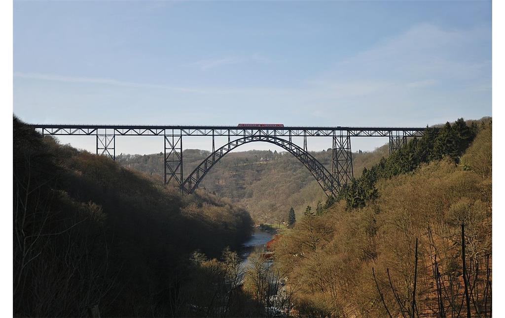 Die Müngstener Brücke zwischen den Städten Remscheid und Solingen (2013)