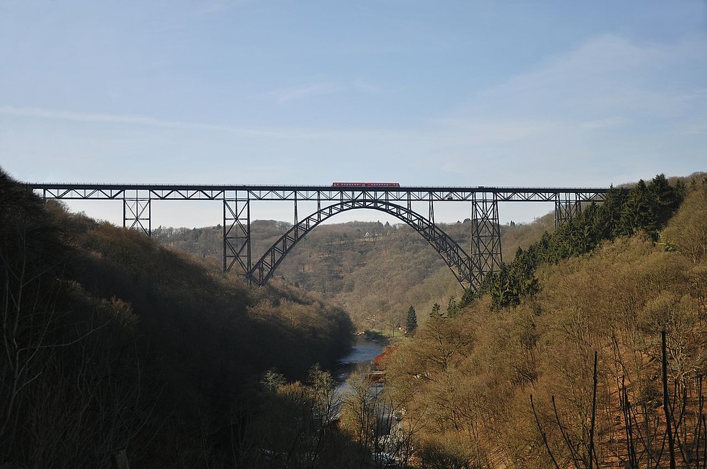 Die Müngstener Brücke zwischen den Städten Remscheid und Solingen (2013)
