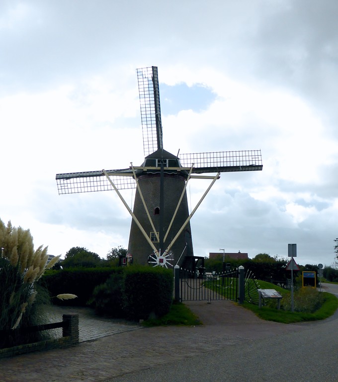 Windmühle De Windvang in Goedereede, Süd-Holland (2017), rückwärtige Ansicht von Osten.