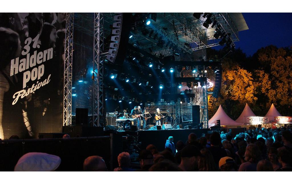 Hauptbühne des 31. Open-Air-Festivals "Haldern Pop" in Rees-Haldern (2014).