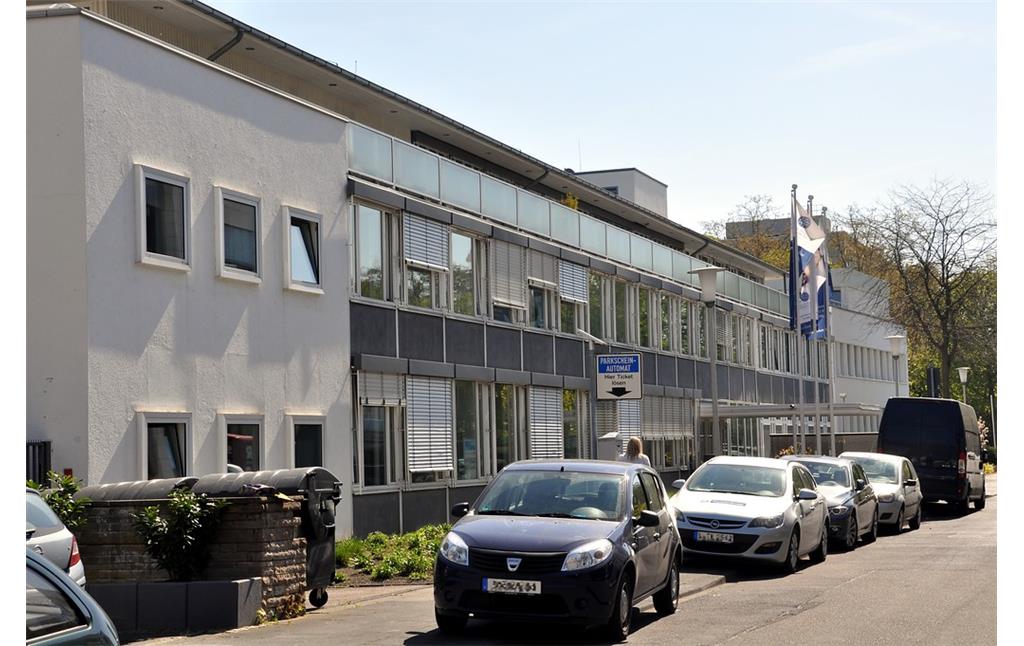 Schlegelstraße im Bonner Regierungsviertel mit dem Gebäude der ehemaligen Landesvertretung Bayerns beim Bund, heute Deutsche Stiftung Denkmalschutz (2015)