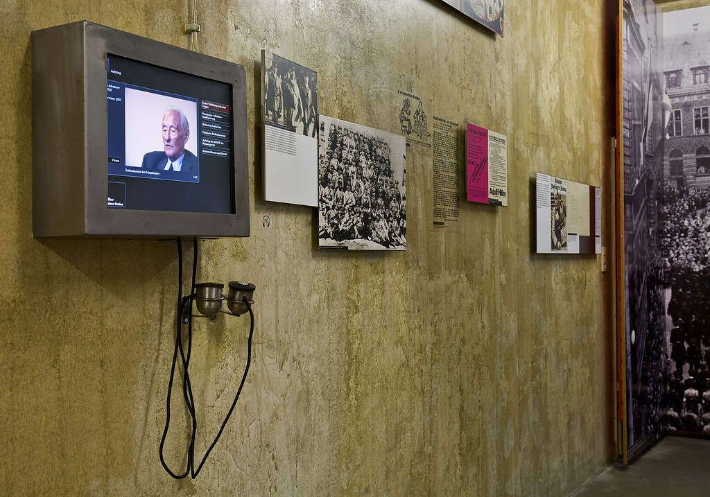 Medienstation in der Dauerausstellung des NS-Dokumentationszentrums in Köln (2009)