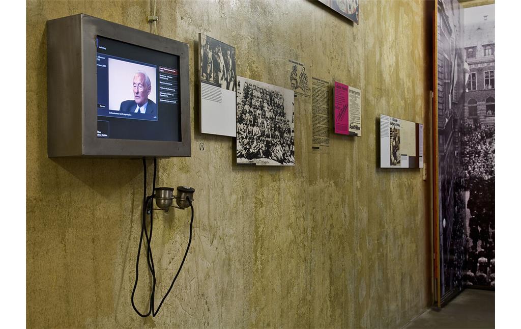 Medienstation in der Dauerausstellung des NS-Dokumentationszentrums in Köln (2009)