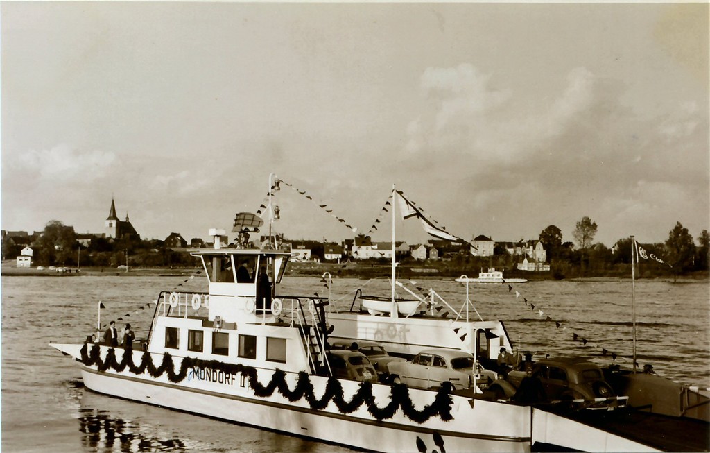 Historische Aufnahme von 1958: Die Einweihung der Fähre "Mondorf II" auf der Graurheindorfer Rheinseite.