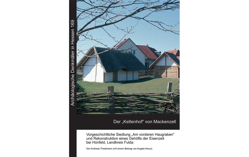 Titelseite von "Archäologische Denkmäler in Hessen 169 (2007)": Wohnen heute und in keltischer Zeit. Das (re)konstruierte "Keltengehöft" Mackenzell beim Neubaugebiet