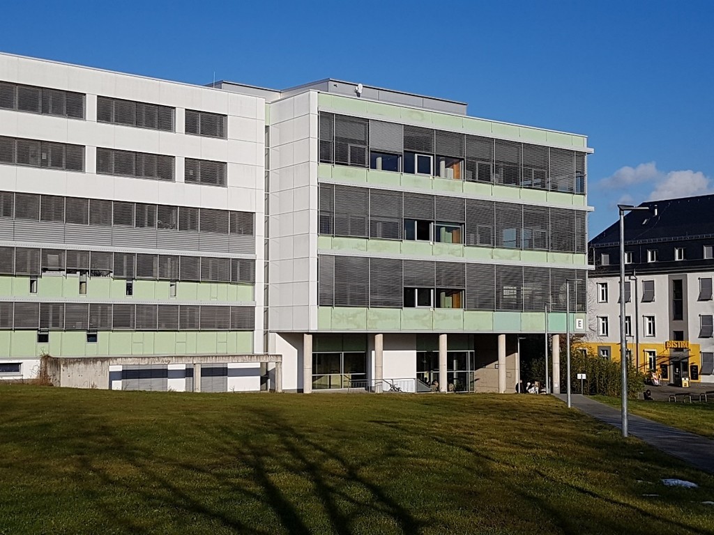 E-Gebäude des Campus Koblenz der Universität Koblenz-Landau (2017).