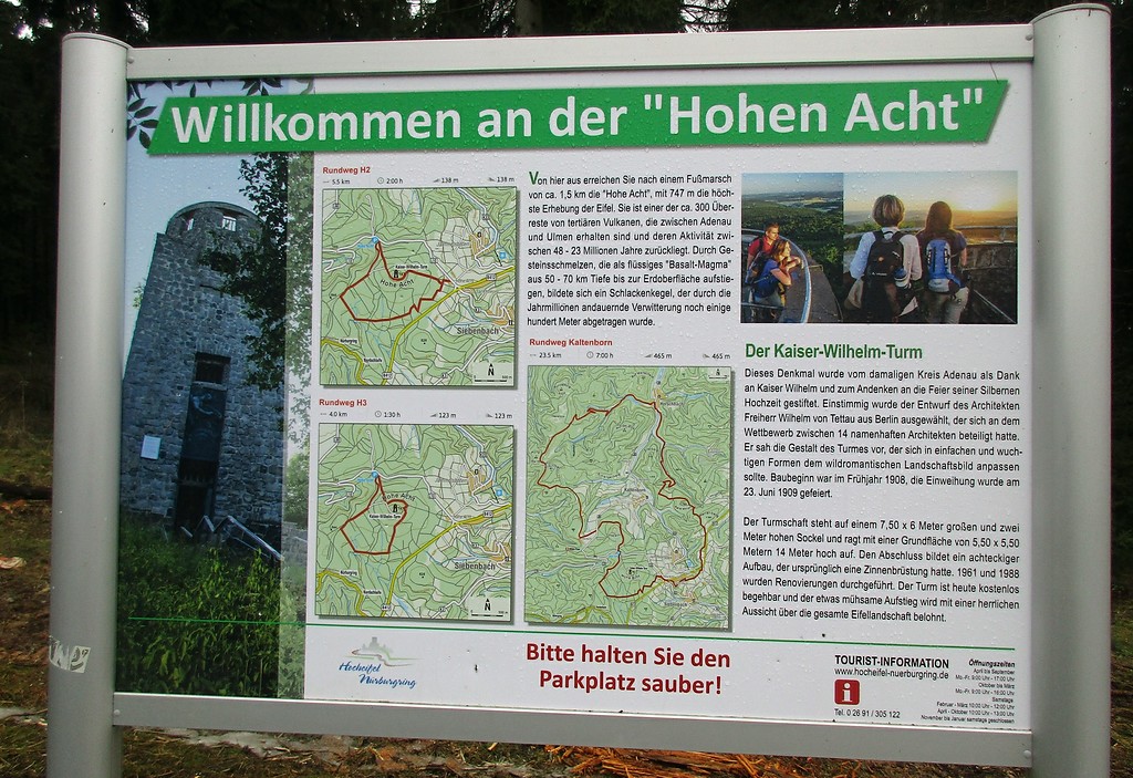 Informationstafel am Wanderparkplatz an der Landstraße L 10 am Fuß an der Hohen Acht (2018).