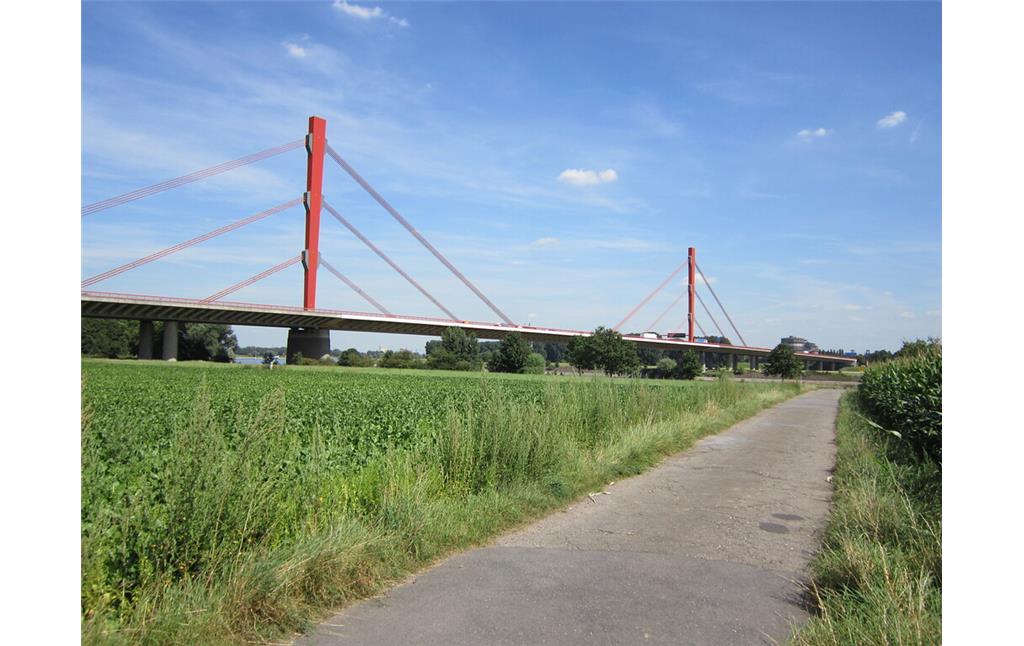 Rheinbrücke der Autobahn A 42 bei Baerl (2012)