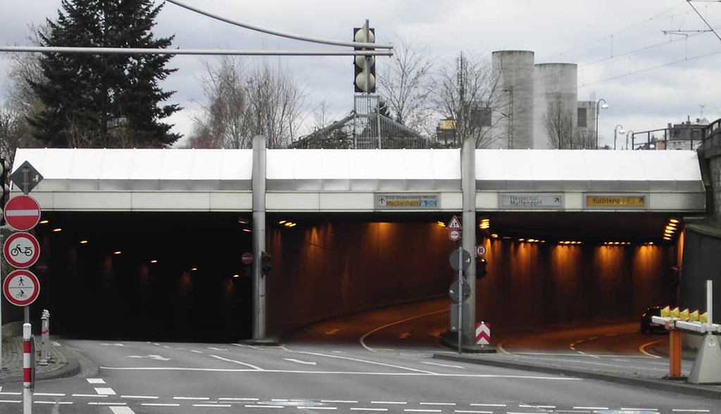 Das Nordportal des Bad Godesberger Tunnels (um 2004).