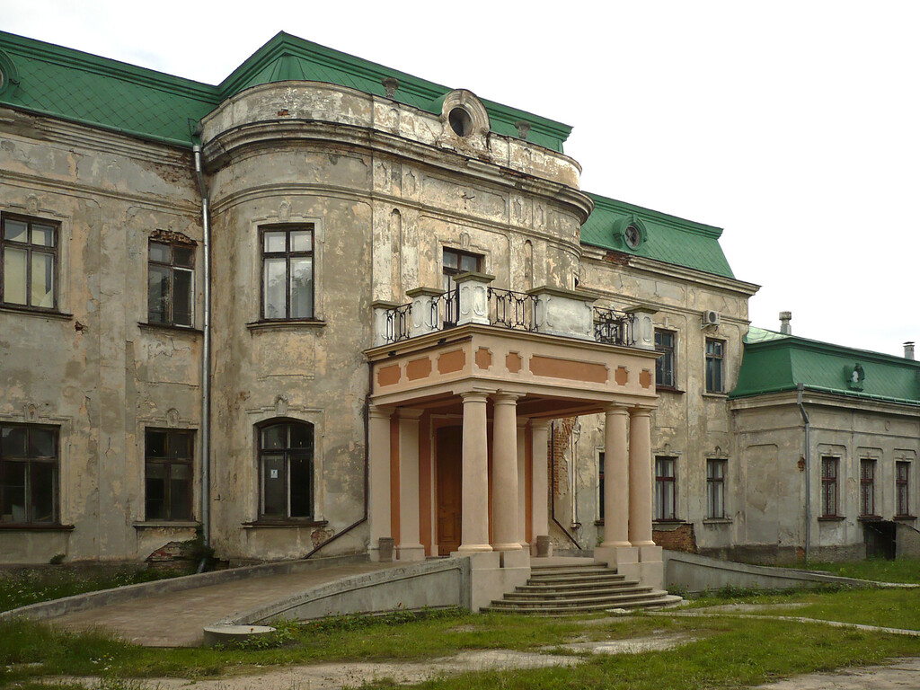 Entrance of Krystynopil Palace Chervonohrad (2010)