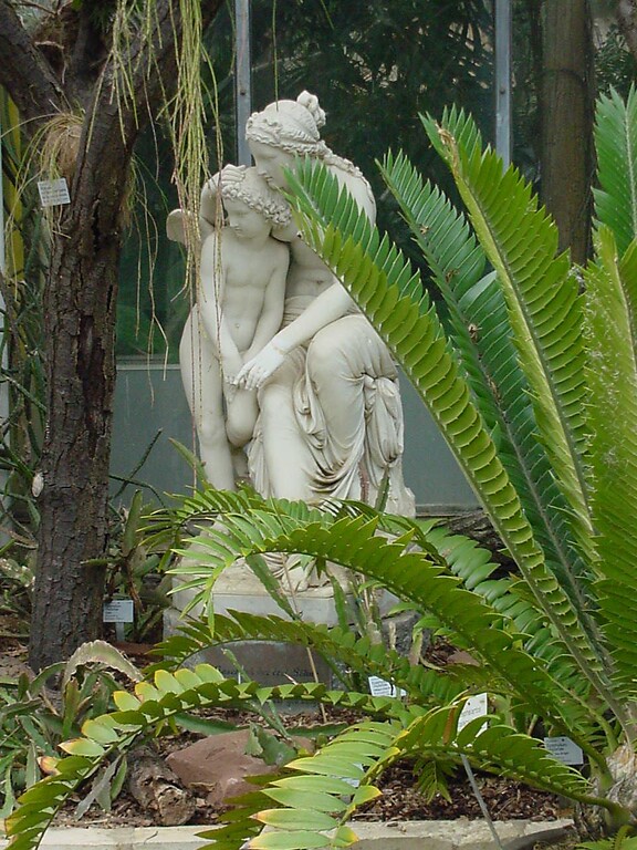 Figurengruppe "Venus und Amor" in der Kölner Flora (2003)