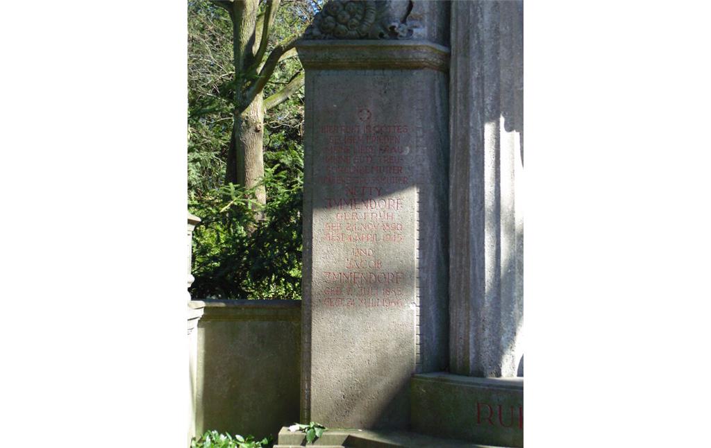 Detailansicht der Grabstätte der Brauerei-Familie Früh auf dem Kölner Friedhof Melaten (2020).