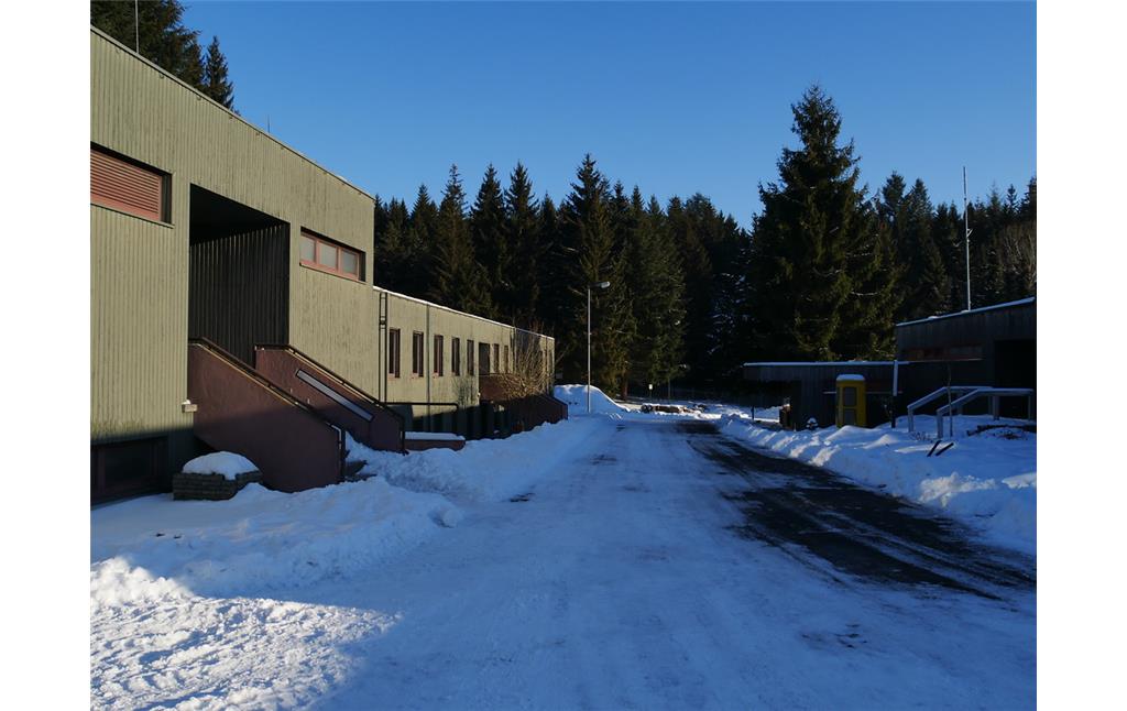 Verwaltungsgebäude auf dem Gelände des Bunker Erwin bei Börfink (2017)