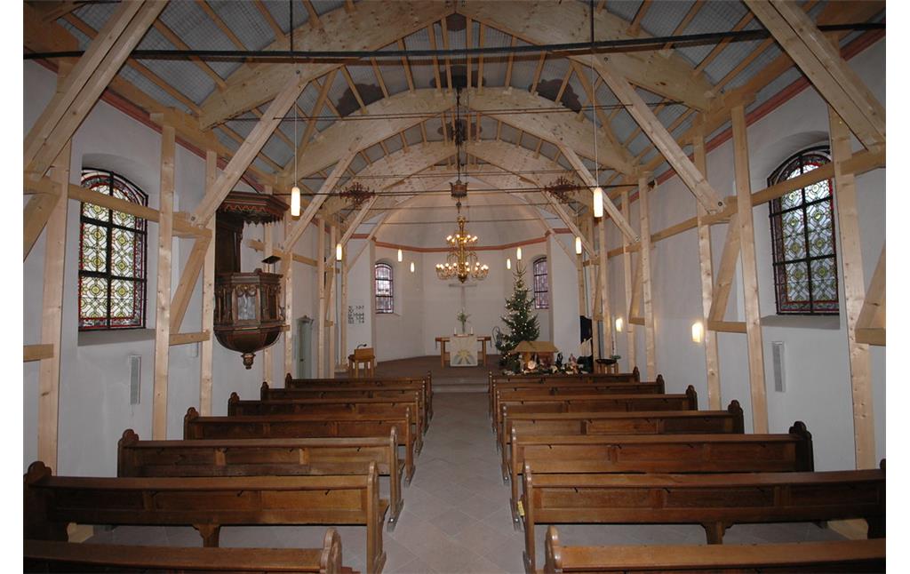 Innenraum der Versöhnungskirche in Buschhoven mit Holzgerüst zwecks Restaurierung (2012)