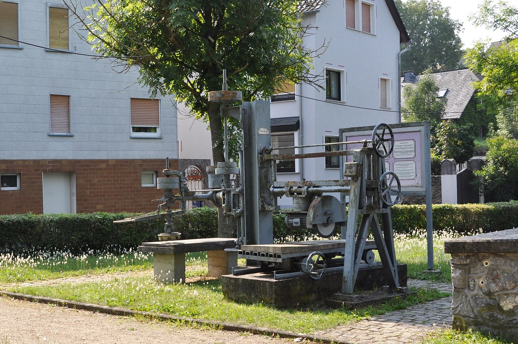 Schleif- und Poliermaschine der Freiluftausstellung in Villmar (2019)