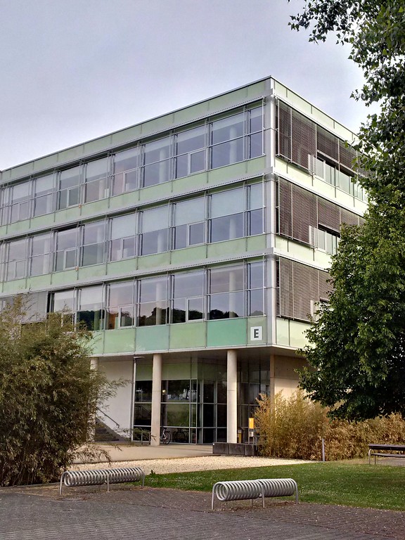 E-Gebäude des Campus Koblenz der Universität Koblenz-Landau (2015).