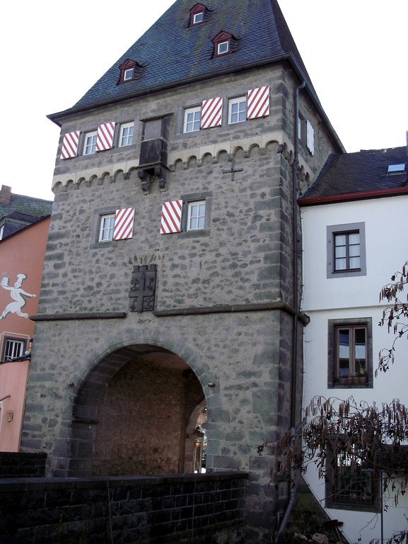 Das Brückentor in Mayen, Teil der früheren Stadtbefestigung, Ansicht vom Habsburgring aus (2013).