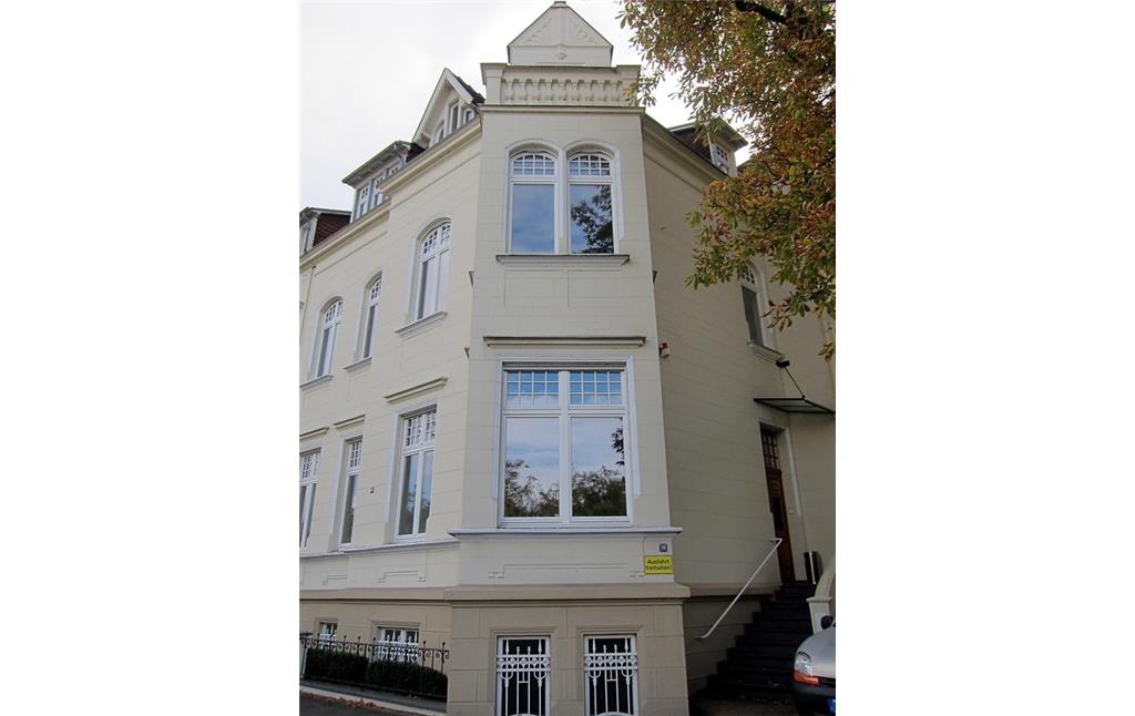 Die vorspringende Eckachse des Wohnhauses Willy-Brandt-Allee 10 in Bonn (2014).