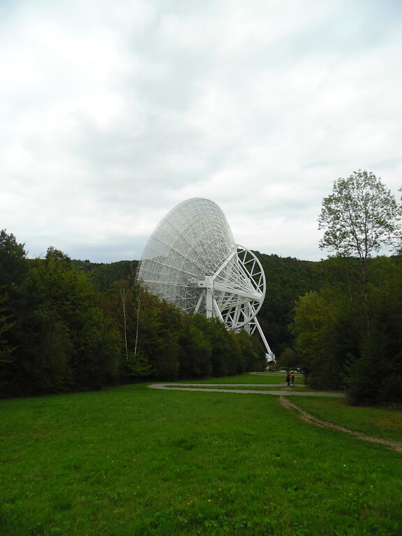 Das Radioteleskop Effelsberg des Max-Planck-Instituts für Radioastronomie bei Bad Münstereifel-Effelsberg (2020).