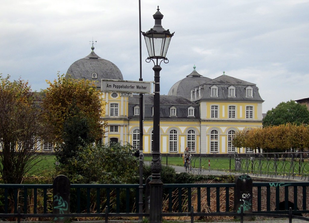 Poppelsdorfer Schloss im Südwesten der Poppelsdorfer Allee (2012)