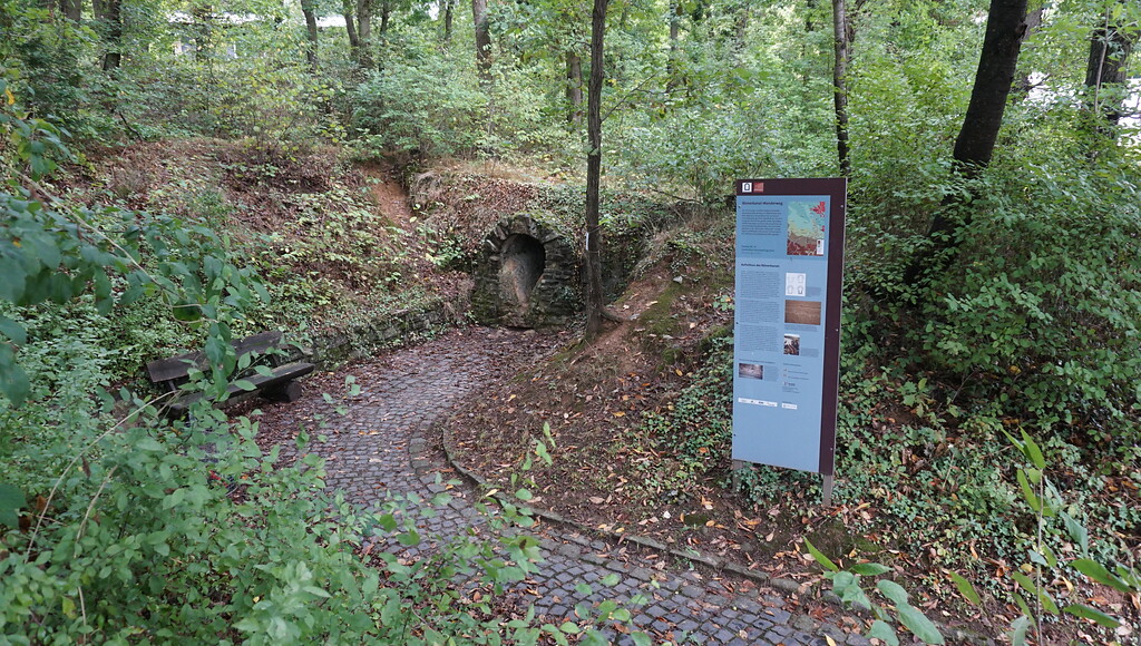 Euskirchen-Kreuzweingarten (2022). Aufschluss der römischen Wasserleitung