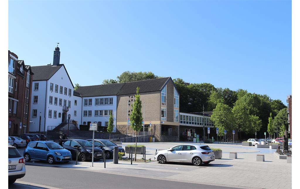 Erstes Rathaus und Rathausplatz von Übach-Palenberg (2021)