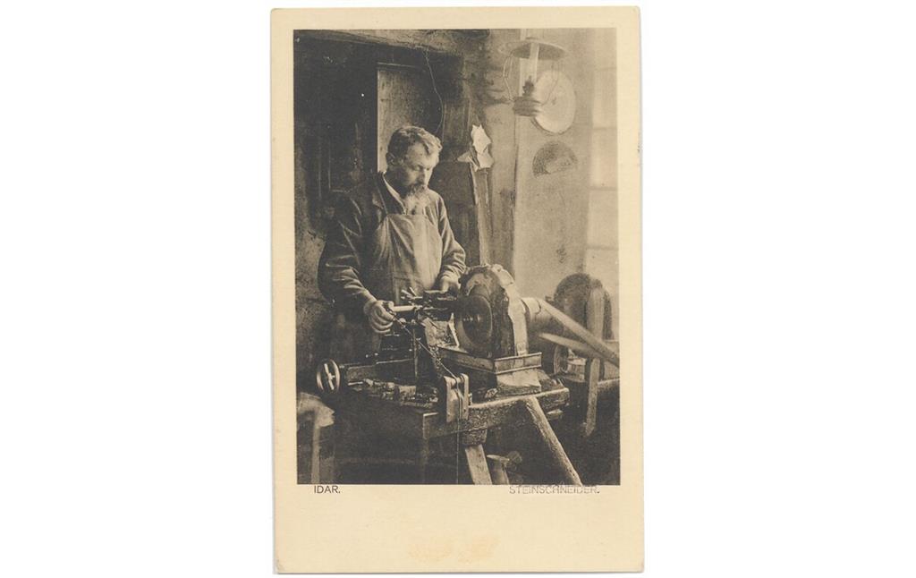 Historische Fotografie eines Steinschneiders aus dem Idar-Obersteiner Stadtteil Idar (um 1910)