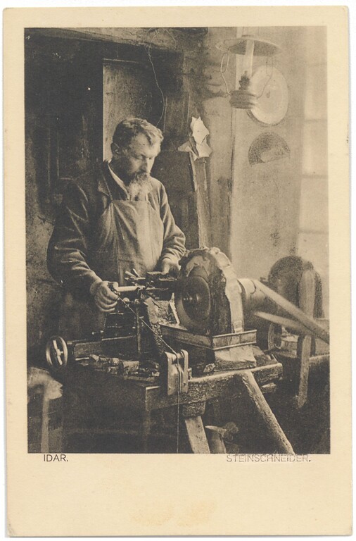 Historische Fotografie eines Steinschneiders aus dem Idar-Obersteiner Stadtteil Idar (um 1910)