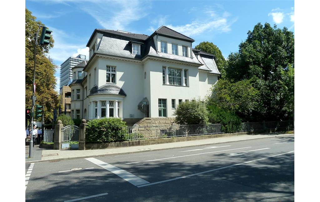Wohnhaus Heussallee 18/20 in Bonn, Ansicht von Westen (2017).