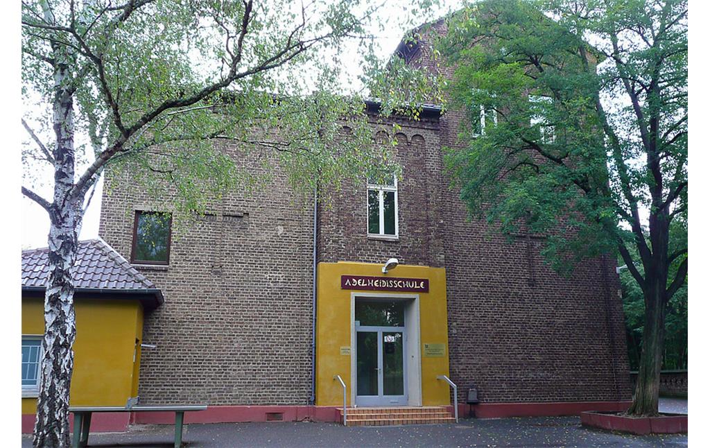 Das älteste Gebäude der heutigen Adelheidisschule in Vilich im ehemaligen Klostergelände (2014)