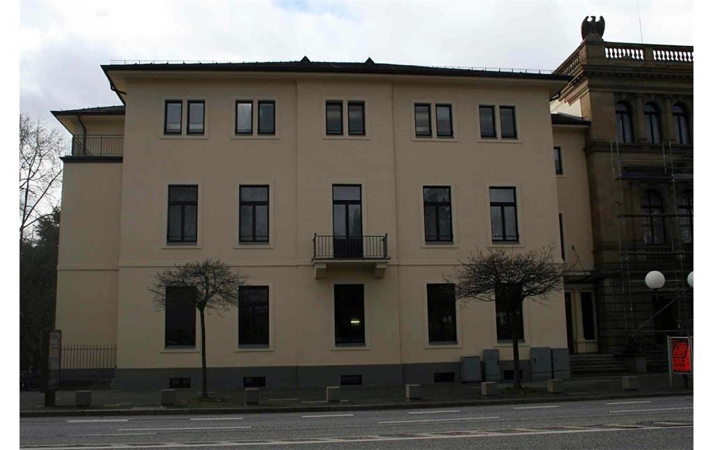 Frontansicht der Villa Koenig in der Adenauerallee in Bonn (2012)