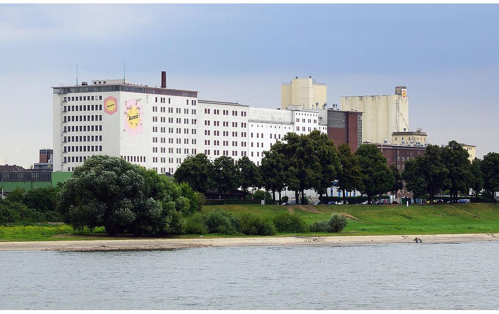 Die Ellmühle in Köln-Deutz von der linken Rheinseite aus gesehen (2013)